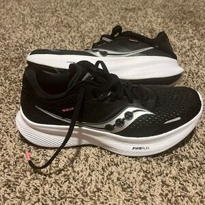 LIKE NEW Saucony Ride 16 Running Shoes